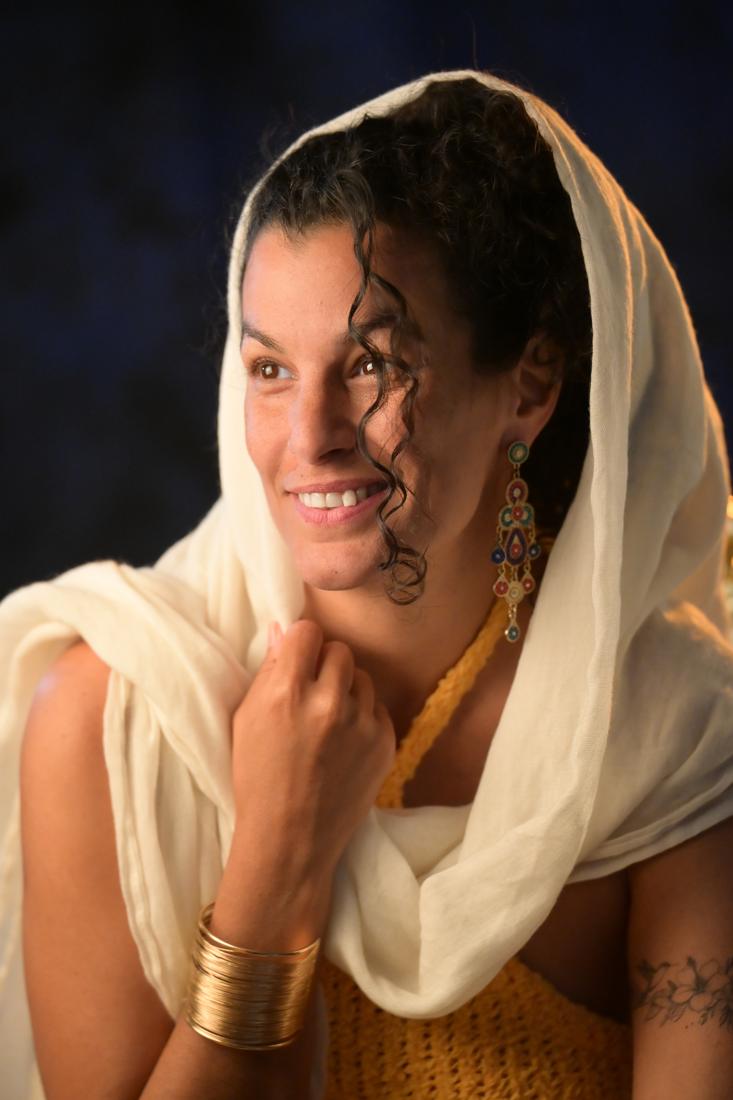 Portrait of Maïya Katy in an ivory veil, smiling